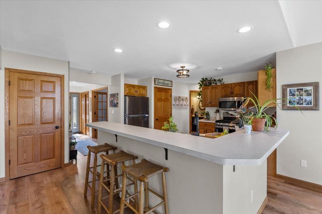 602 Woodland CIRCLE, Waterford, WI 53185