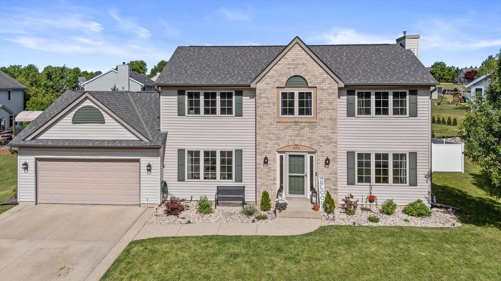 602 Woodland CIRCLE, Waterford, WI 53185