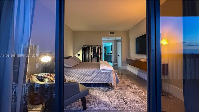 2000 Island Boulevard 2404, Aventura, FL 33160