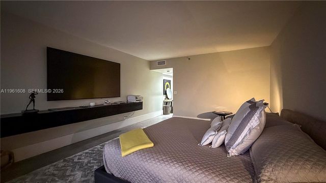 2000 Island Boulevard 2404, Aventura, FL 33160