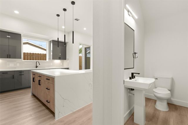 2717 Sampson Street, Houston, TX 77004