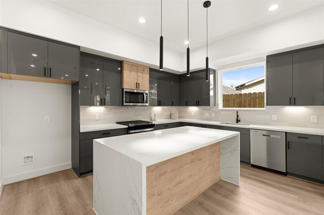 2717 Sampson Street, Houston, TX 77004
