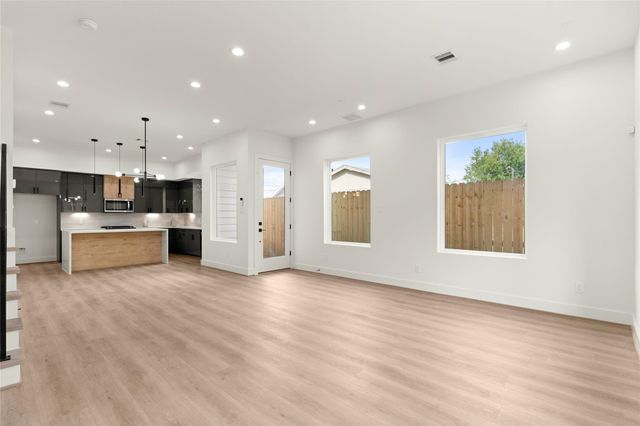 2717 Sampson Street, Houston, TX 77004