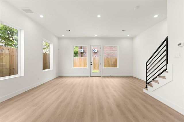 2717 Sampson Street, Houston, TX 77004