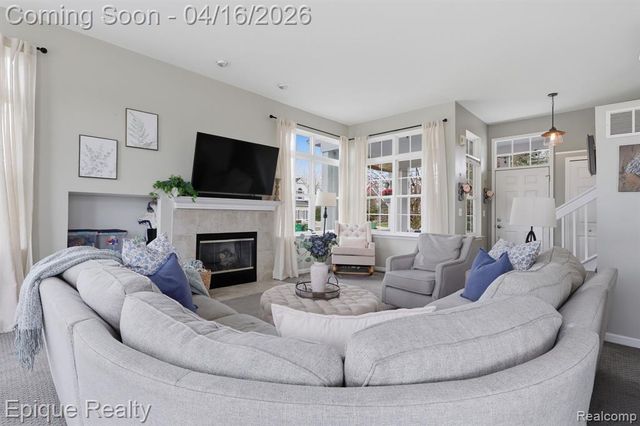 76 Carriage Lane Court Court, Oxford, MI 48371