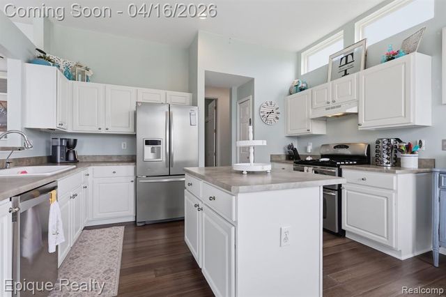 76 Carriage Lane Court Court, Oxford, MI 48371