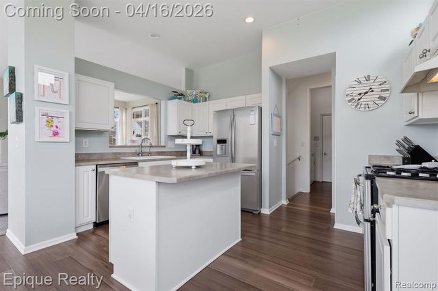 76 Carriage Lane Court Court, Oxford, MI 48371