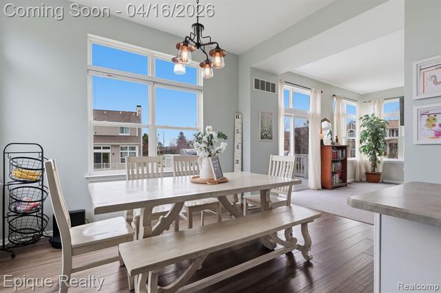 76 Carriage Lane Court Court, Oxford, MI 48371