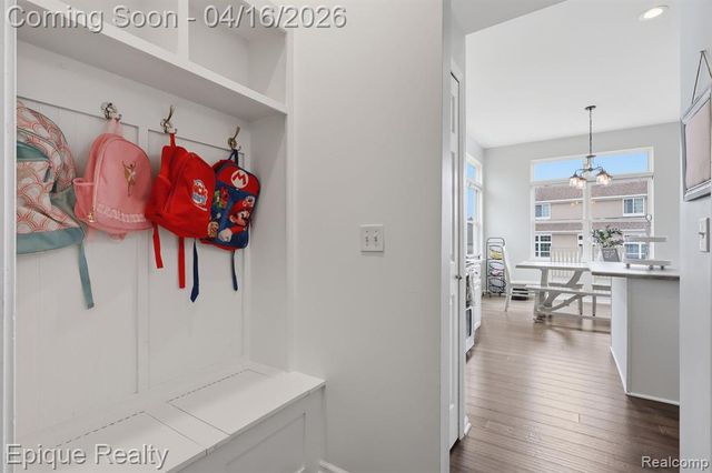 76 Carriage Lane Court Court, Oxford, MI 48371