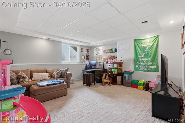 76 Carriage Lane Court Court, Oxford, MI 48371