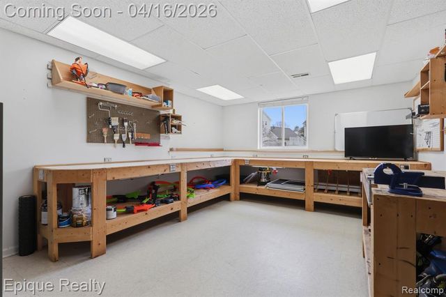 76 Carriage Lane Court Court, Oxford, MI 48371