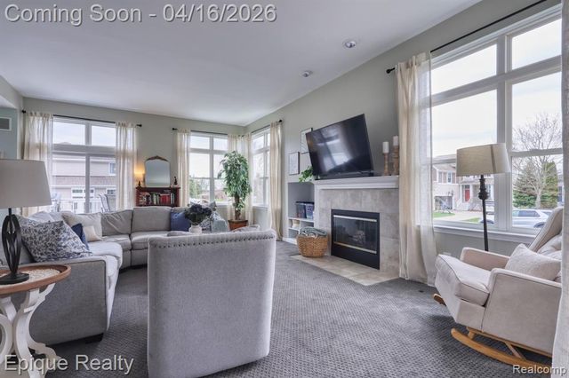 76 Carriage Lane Court Court, Oxford, MI 48371