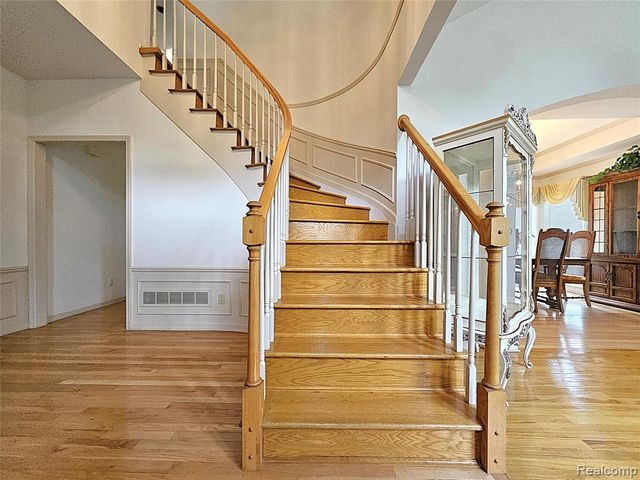 6088 Meadowview Drive, Canton, MI 48187