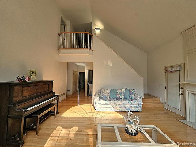 6088 Meadowview Drive, Canton, MI 48187