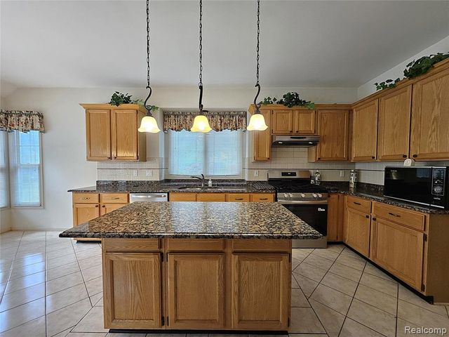 6088 Meadowview Drive, Canton, MI 48187