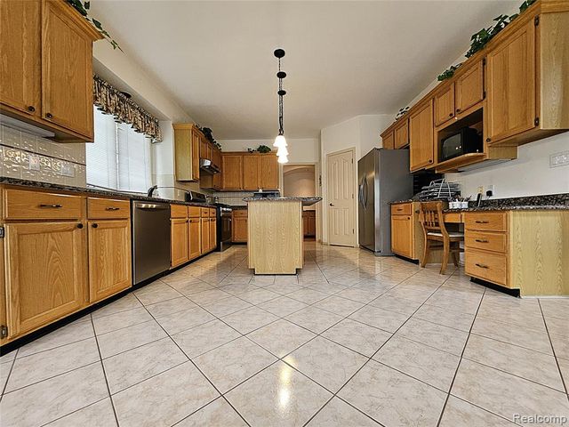 6088 Meadowview Drive, Canton, MI 48187