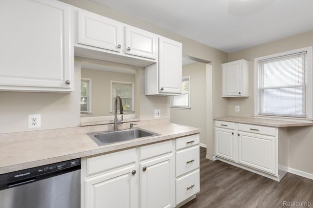 1001 BAUMAN Avenue, Royal Oak, MI 48073