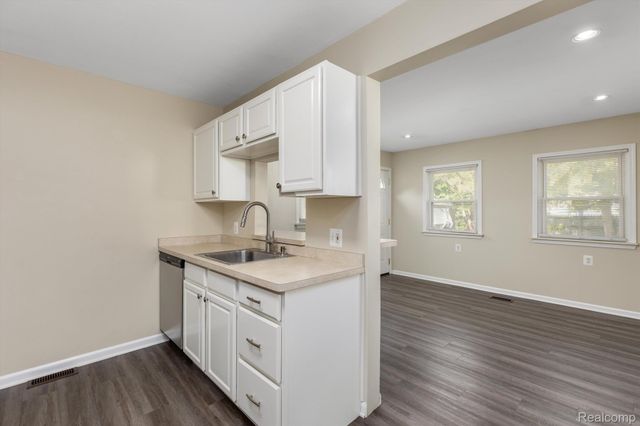 1001 BAUMAN Avenue, Royal Oak, MI 48073