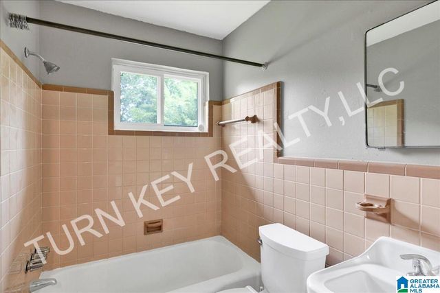 521 CRUMLEY CHAPEL ROAD, Forestdale, AL 35214