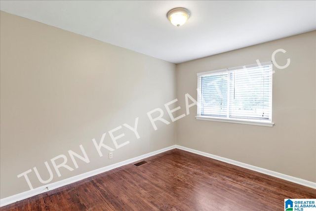 521 CRUMLEY CHAPEL ROAD, Forestdale, AL 35214