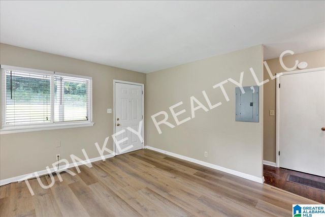 521 CRUMLEY CHAPEL ROAD, Forestdale, AL 35214