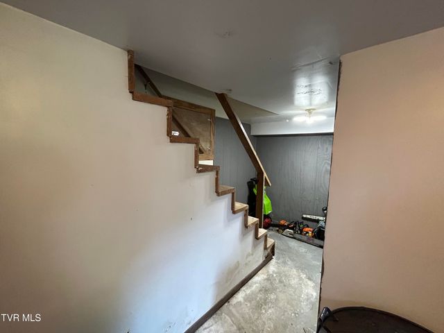 147 Gilmore Street, Clinchco, VA 24226