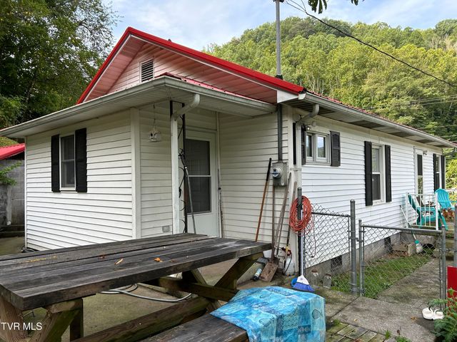 147 Gilmore Street, Clinchco, VA 24226