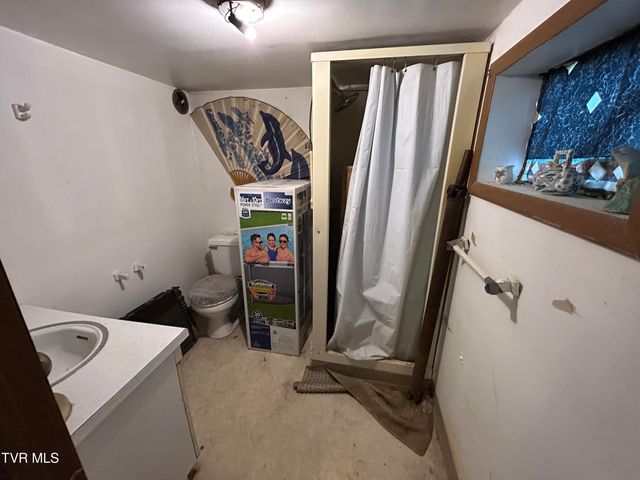 147 Gilmore Street, Clinchco, VA 24226