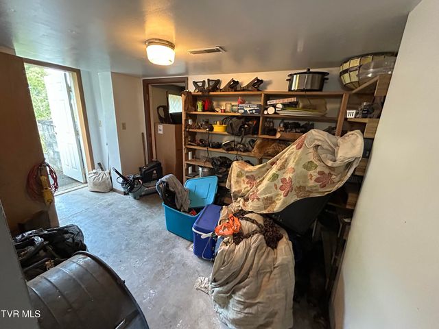 147 Gilmore Street, Clinchco, VA 24226