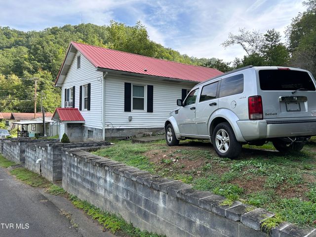 147 Gilmore Street, Clinchco, VA 24226