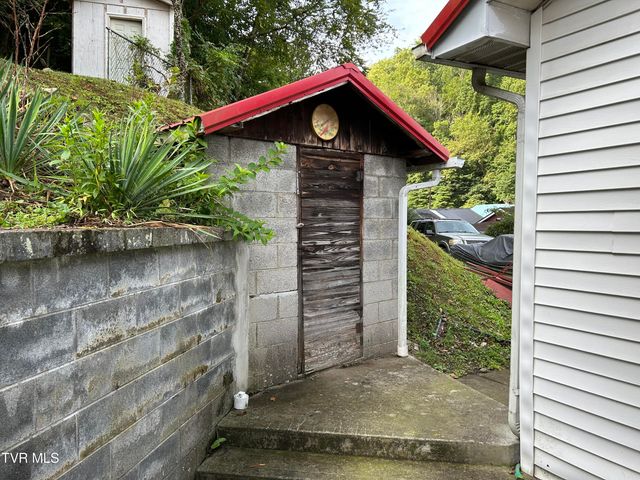 147 Gilmore Street, Clinchco, VA 24226