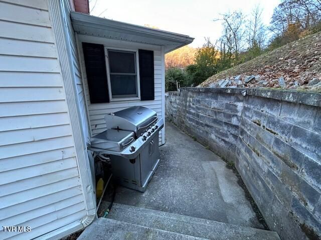 147 Gilmore Street, Clinchco, VA 24226