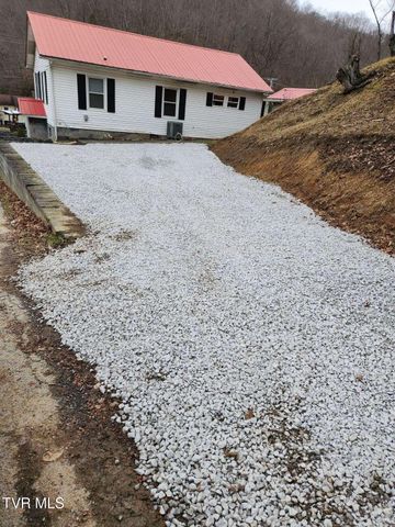 147 Gilmore Street, Clinchco, VA 24226