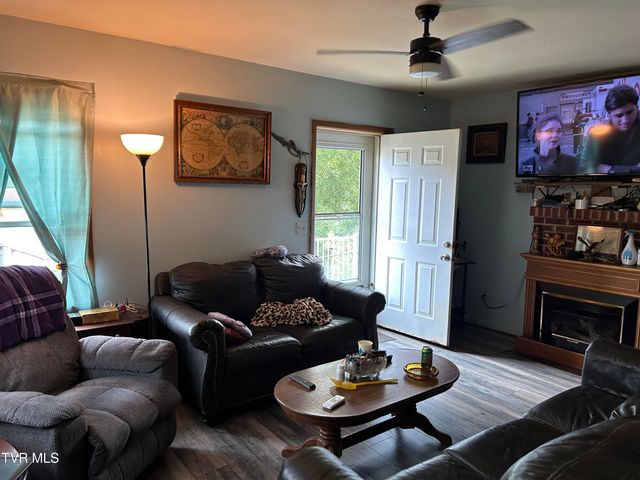 147 Gilmore Street, Clinchco, VA 24226