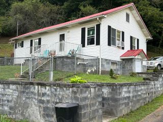 147 Gilmore Street, Clinchco, VA 24226