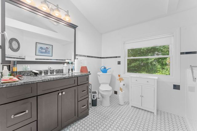 860 Washington Street, Easton, MA 02375