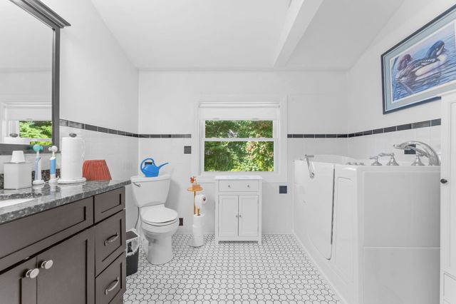 860 Washington Street, Easton, MA 02375