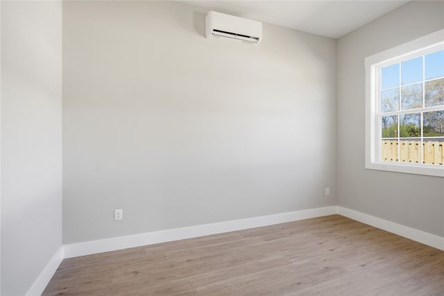 917 E South 2nd Street, Seneca, SC 29678