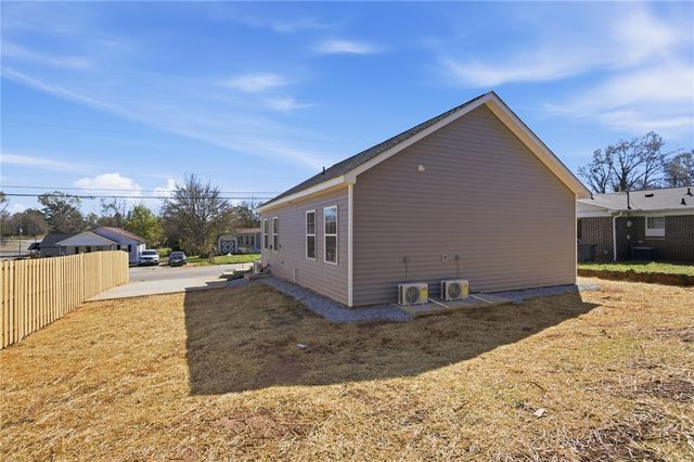 917 E South 2nd Street, Seneca, SC 29678