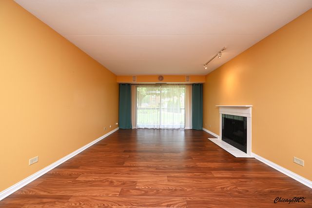 620 S York Road 101, Bensenville, IL 60106