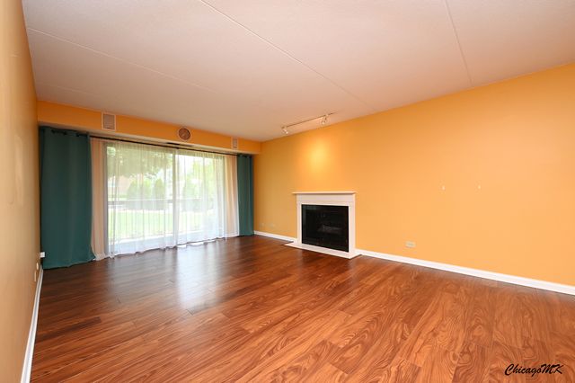 620 S York Road 101, Bensenville, IL 60106