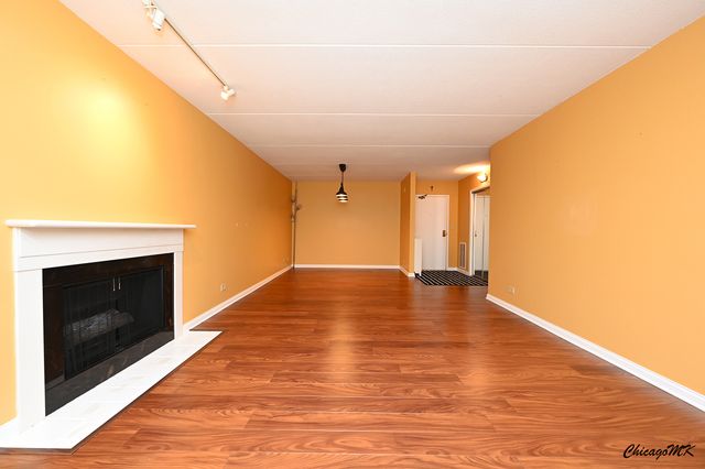 620 S York Road 101, Bensenville, IL 60106