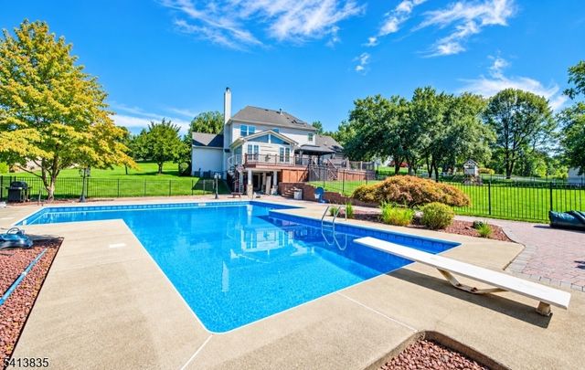 9 Tracey Ln, Mount Olive Twp., NJ 07828