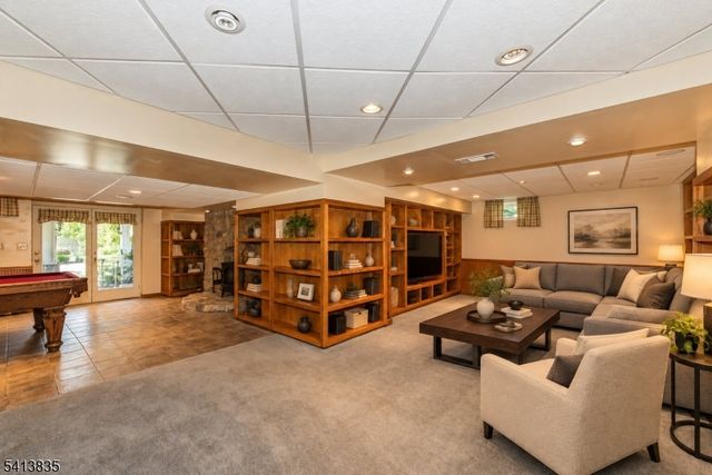 9 Tracey Ln, Mount Olive Twp., NJ 07828