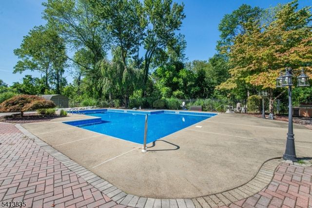 9 Tracey Ln, Mount Olive Twp., NJ 07828