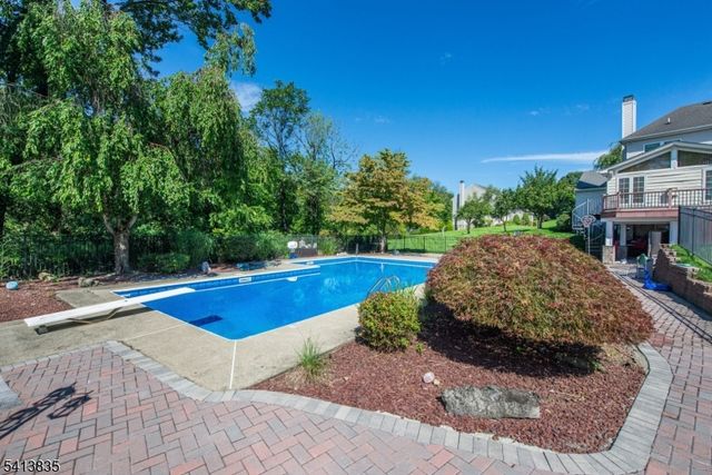 9 Tracey Ln, Mount Olive Twp., NJ 07828