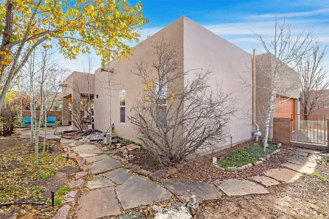 9 Victorio Peak, Santa Fe, NM 87508