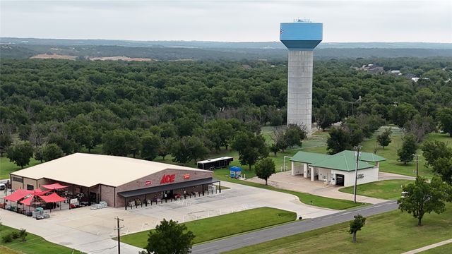 3173 E Landings S, Granbury, TX 76049
