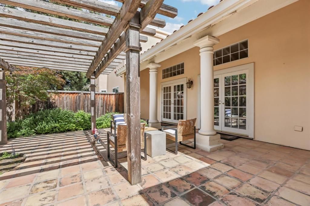 Image 10 of property listing at 801 Rebecca Privada, Mountain View, CA 94040