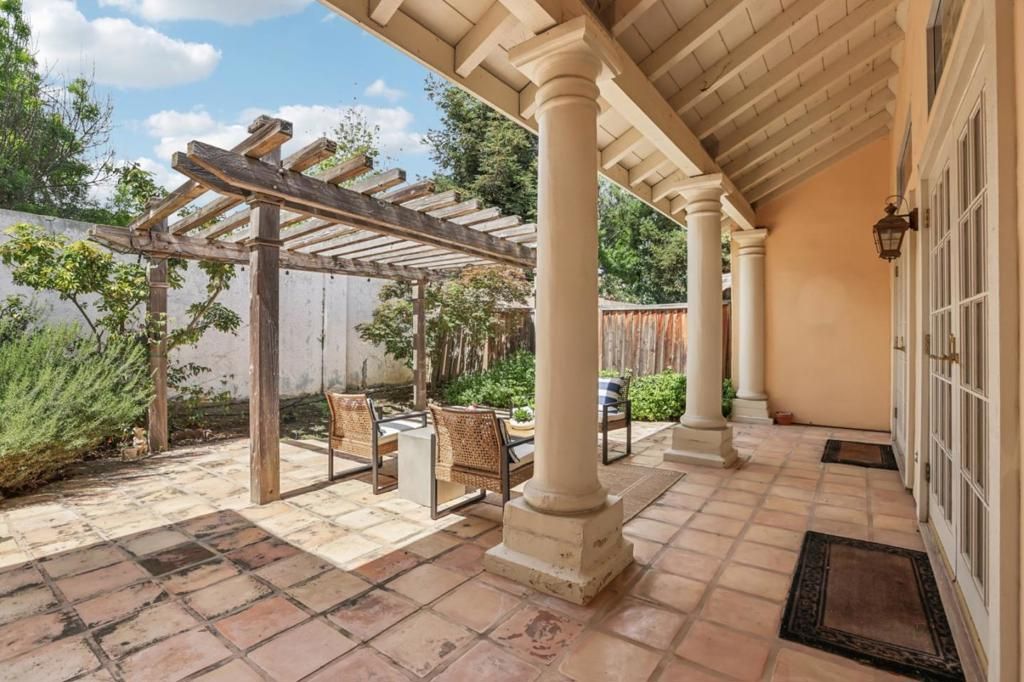 Image 11 of property listing at 801 Rebecca Privada, Mountain View, CA 94040